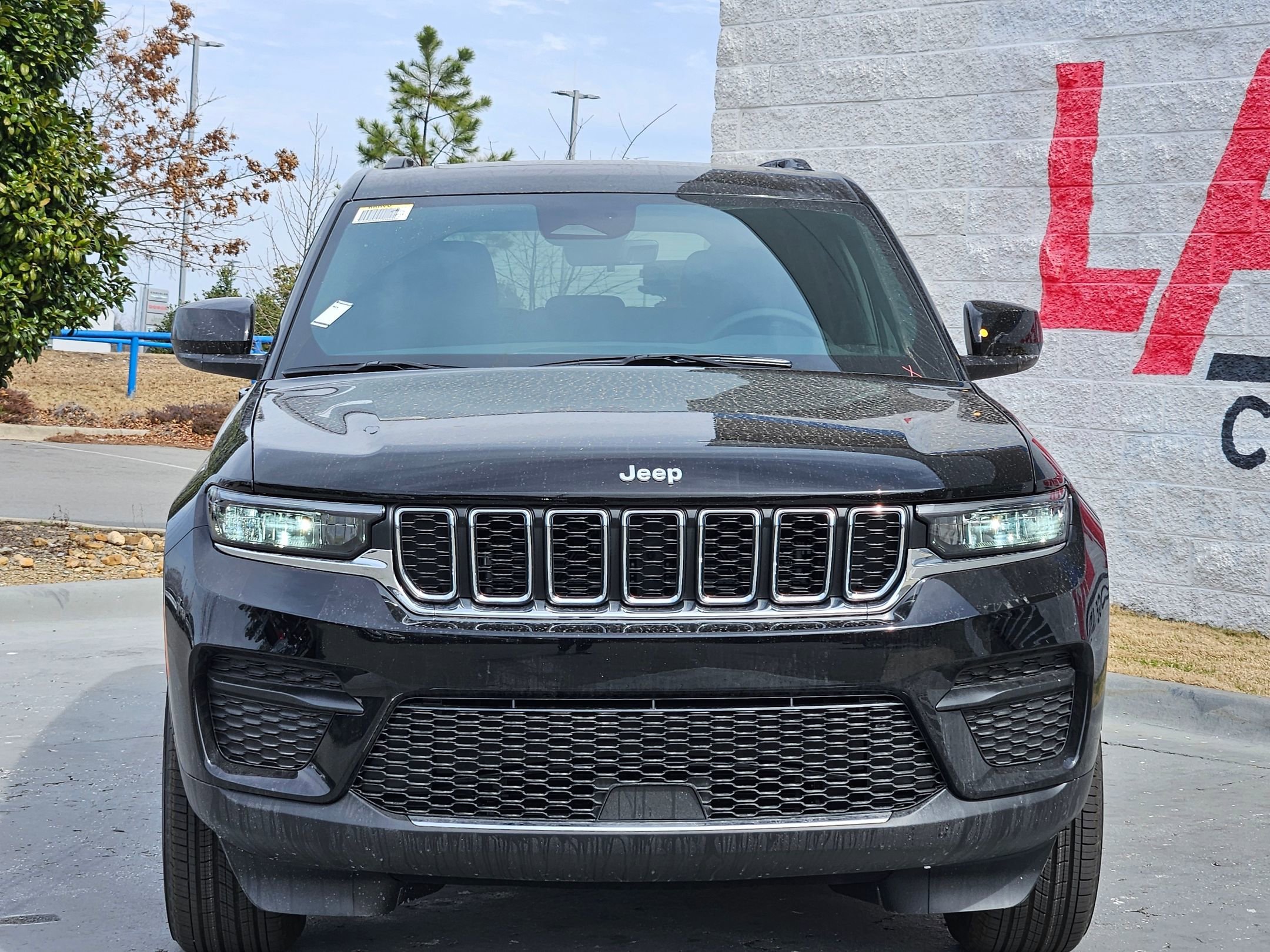 New 2026 Diamond Black Crystal Pearl-Coat Exterior Paint Jeep Laredo X image 2