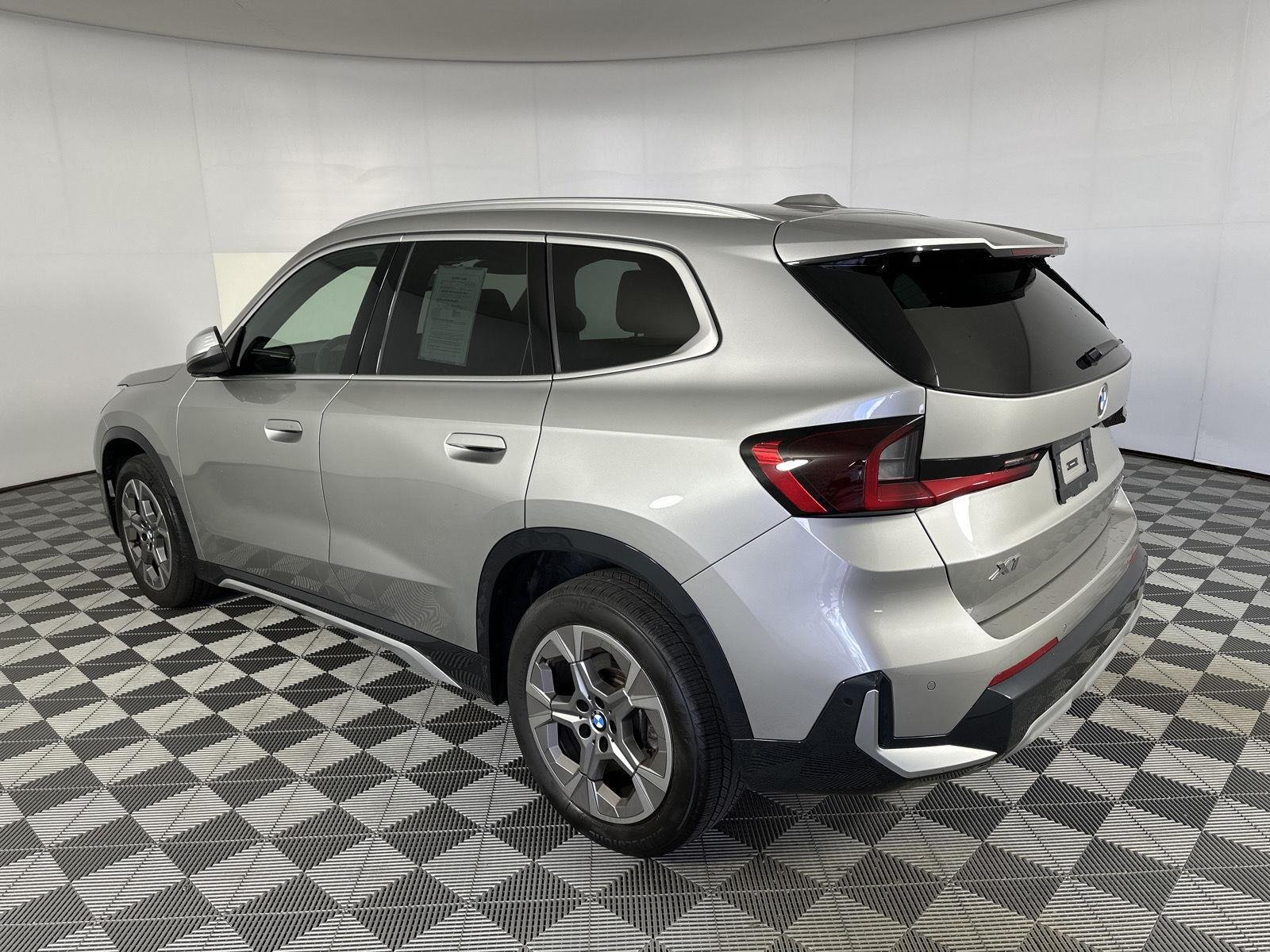 Used 2023 Space Silver Metallic BMW xDrive28i image 23