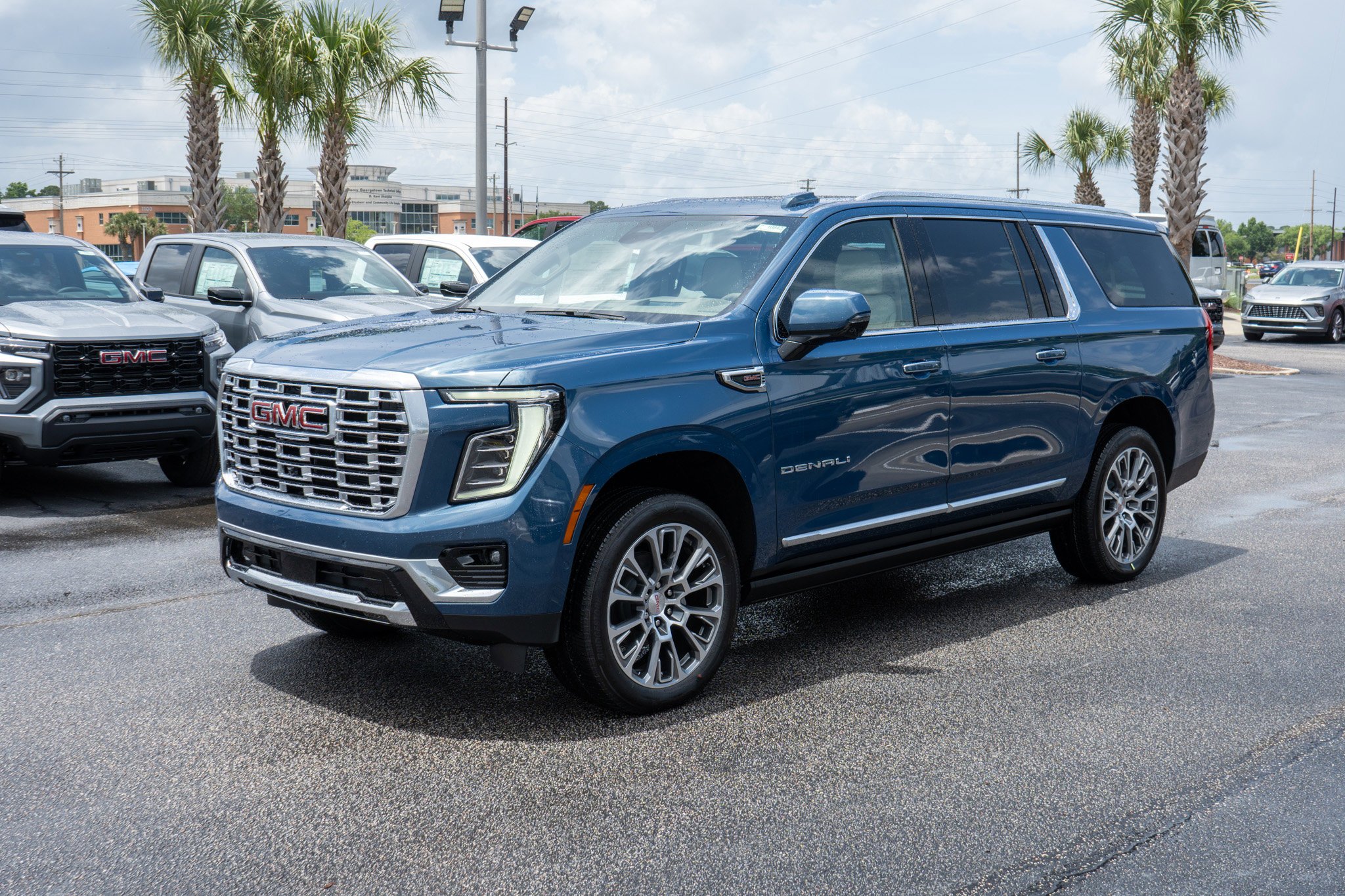 2026 GMC Yukon XL Denali - Photo 7