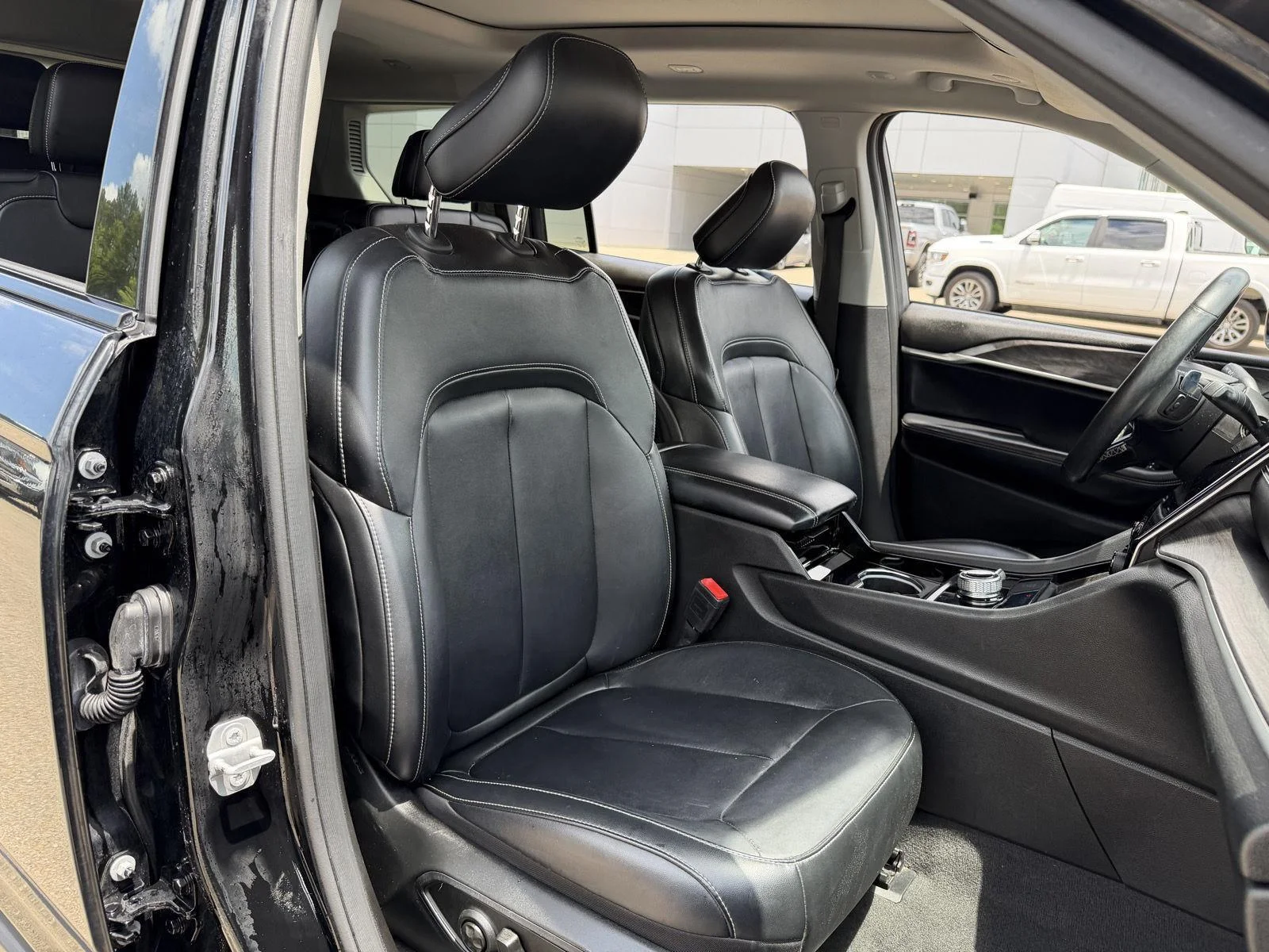 Used 2021 Diamond Black Crystal Pearlcoat Jeep Limited image 22