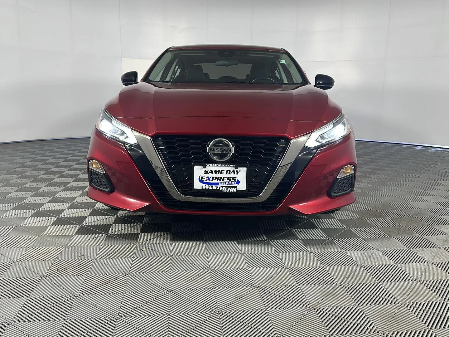 Used 2022 Scarlet Ember Tintcoat Nissan 2.0 SR image 2