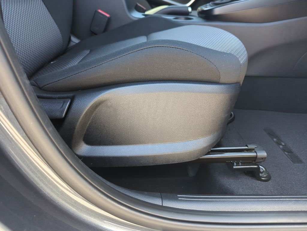 Used 2025  Kia LX image 36