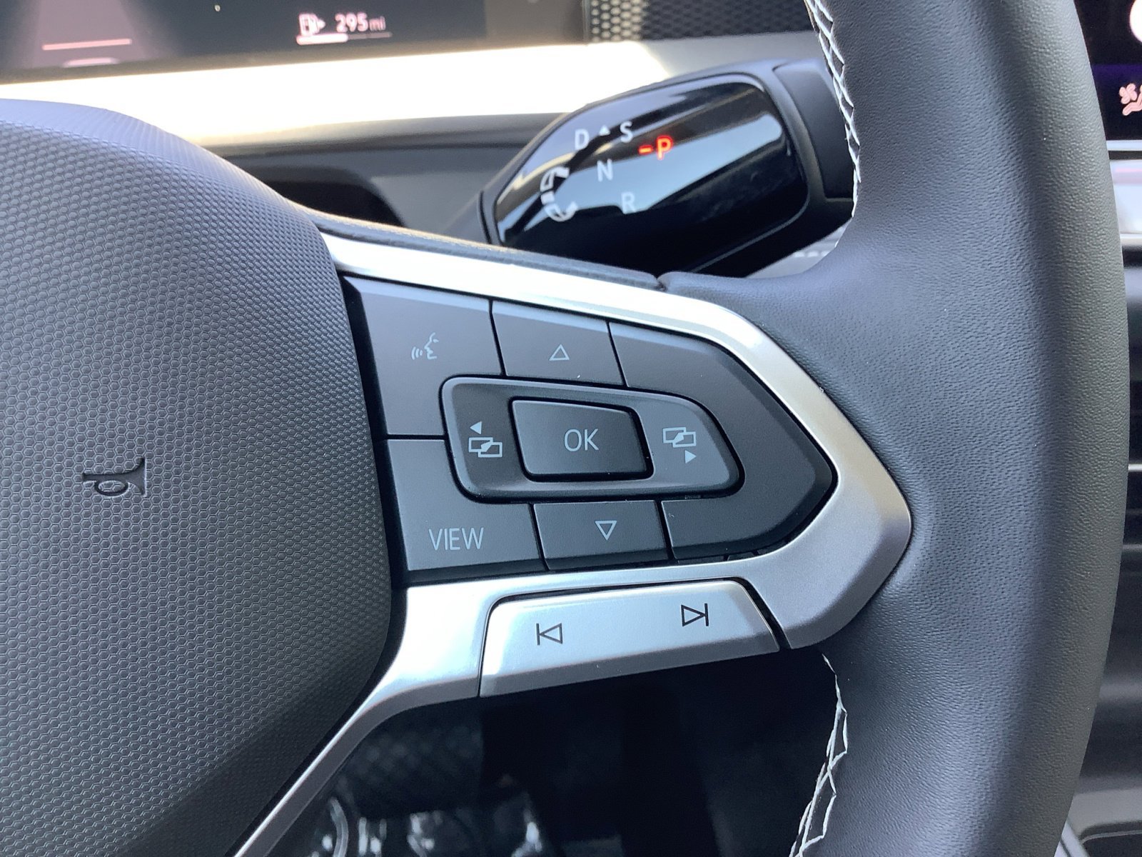 New 2025 Platinum Gray Metallic Volkswagen SE image 25