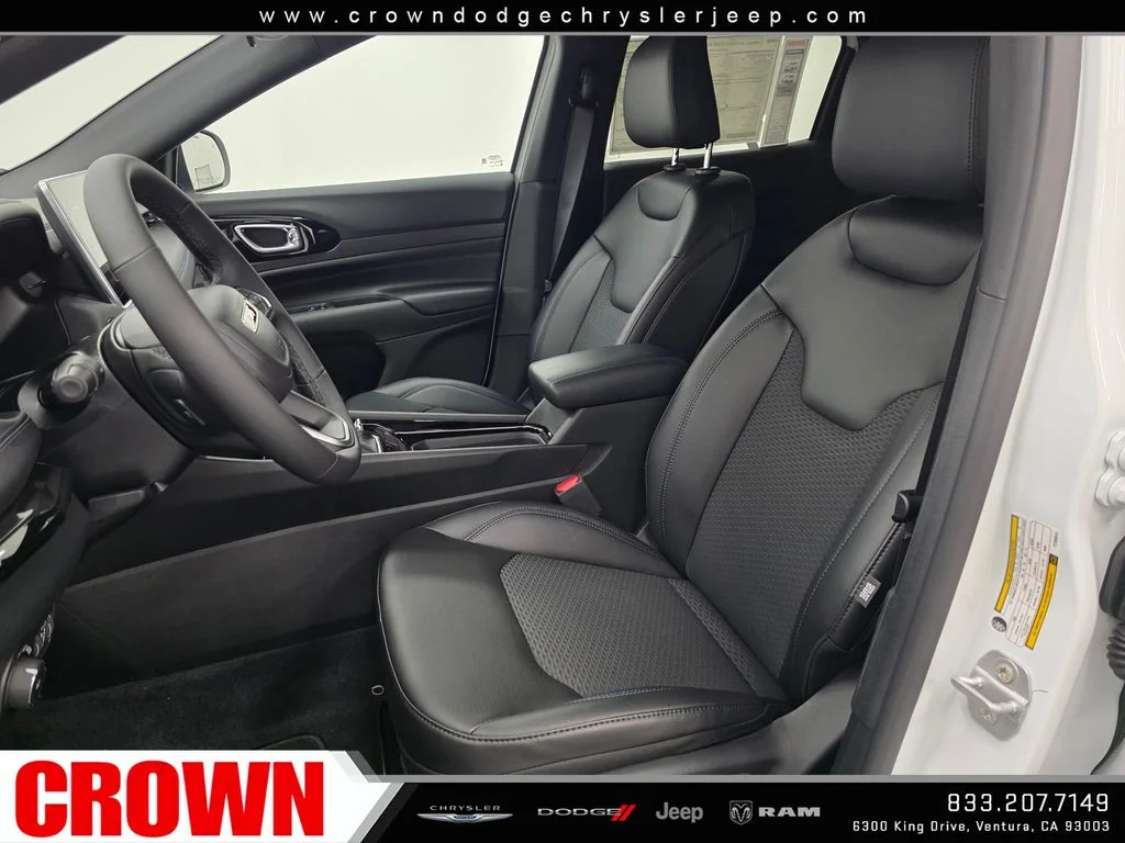 New 2026 Bright White Clearcoat Jeep Latitude image 13