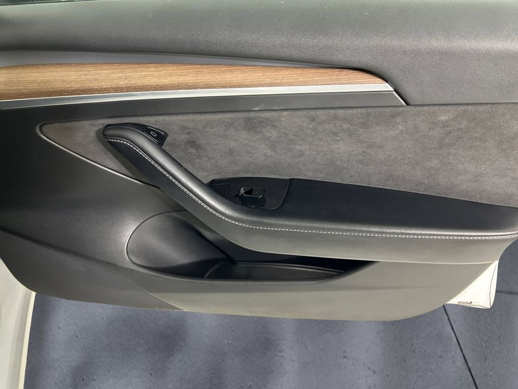 Used 2022  Tesla Long Range image 15