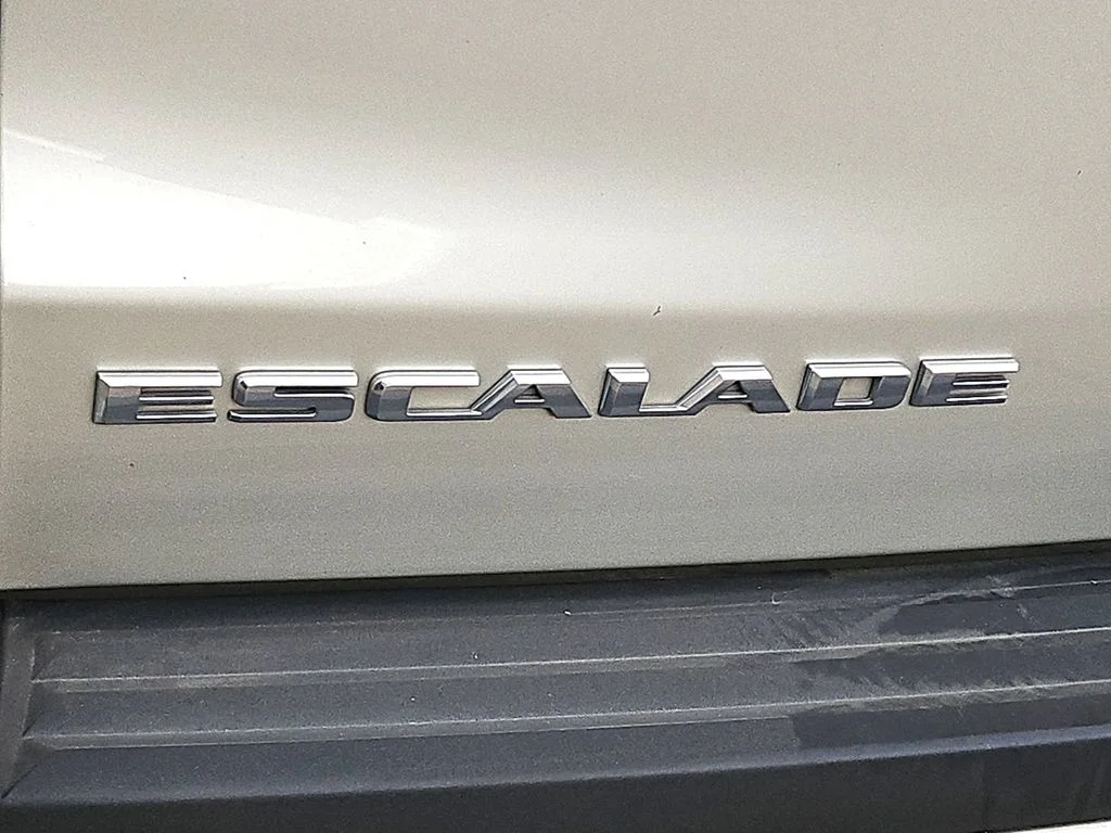 Used 2017 Silver Coast Metallic Cadillac Luxury image 23