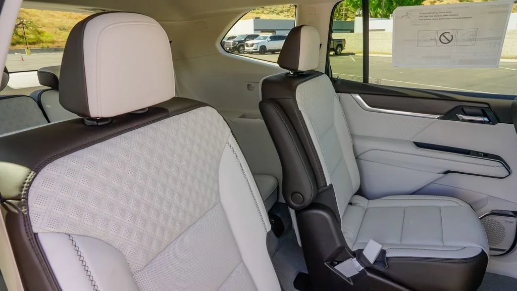 2026 GMC Acadia Denali - Photo 10