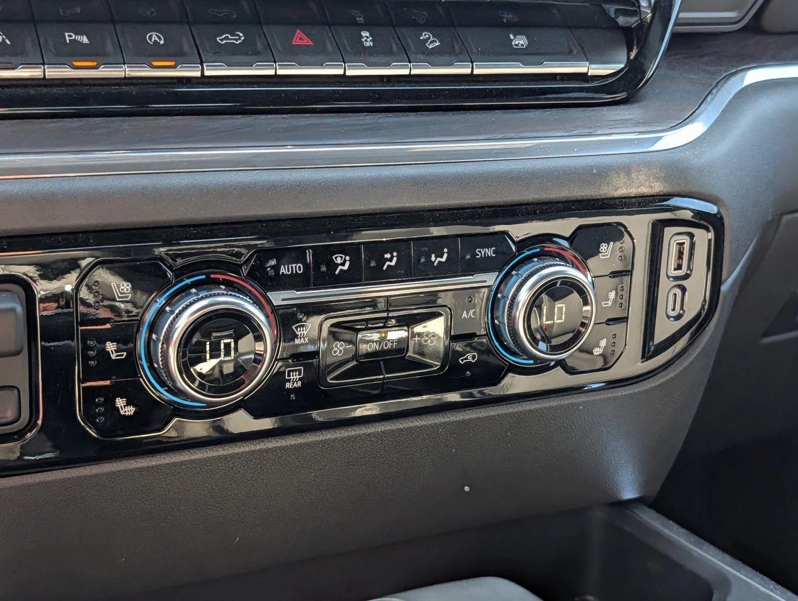 Used 2025 Sterling Metallic GMC SLT image 20
