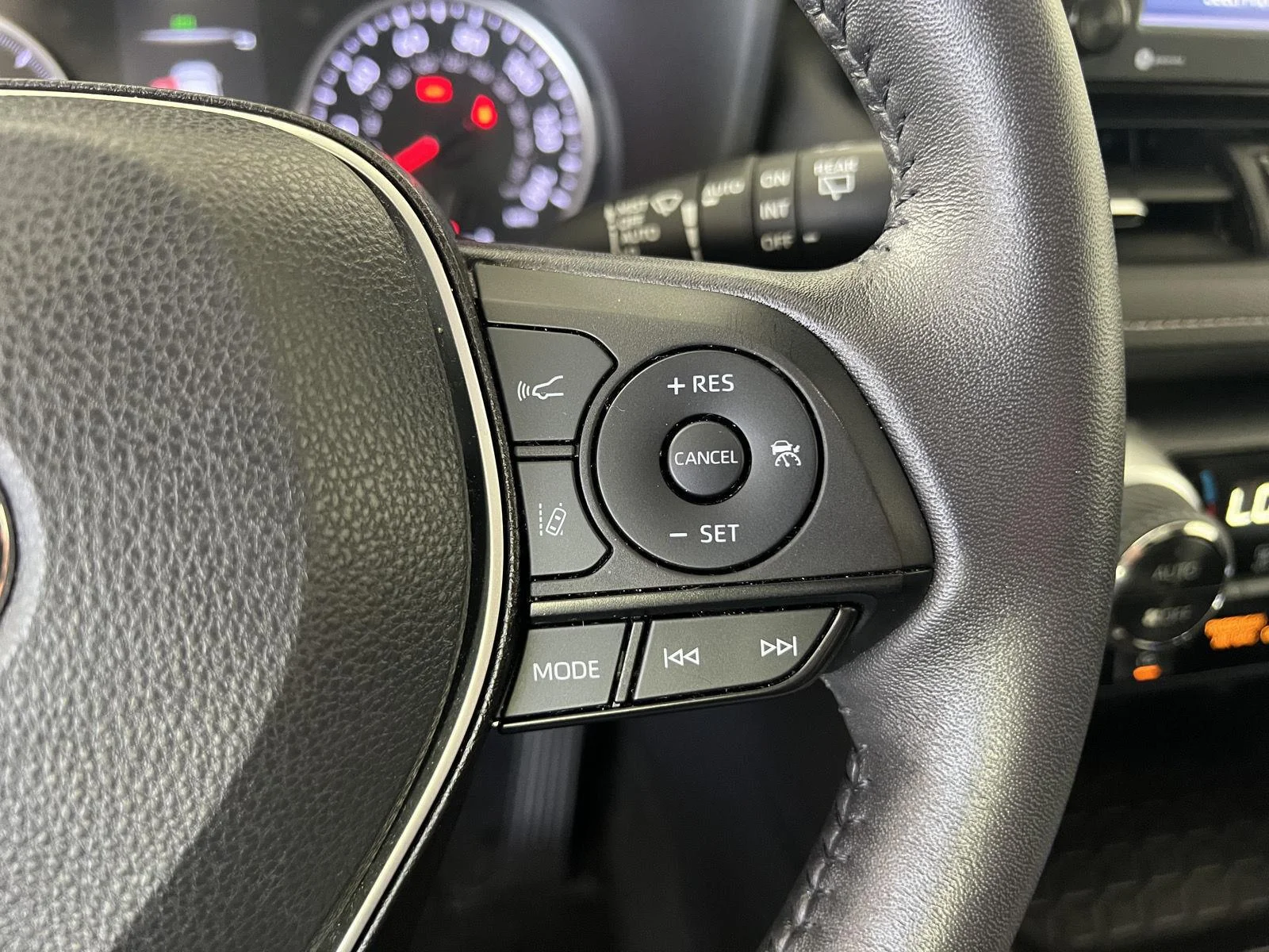 Used 2022 Magnetic Gray Metallic Toyota XLE Premium image 14