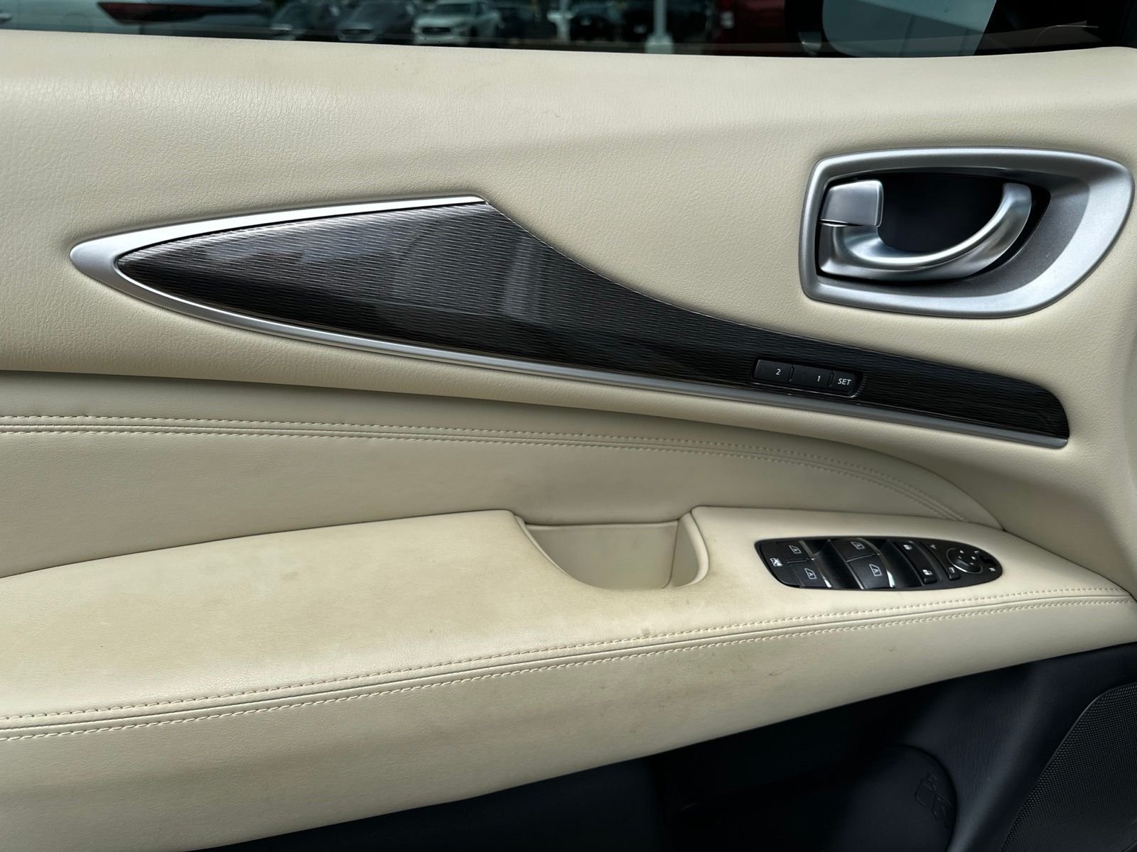 Used 2020 White INFINITI LUXE image 11