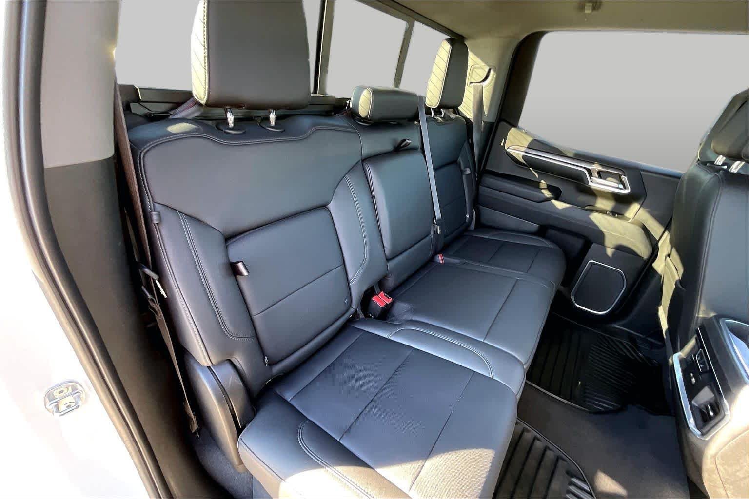 Used 2022 Iridescent Pearl Tricoat Chevrolet LTZ image 20