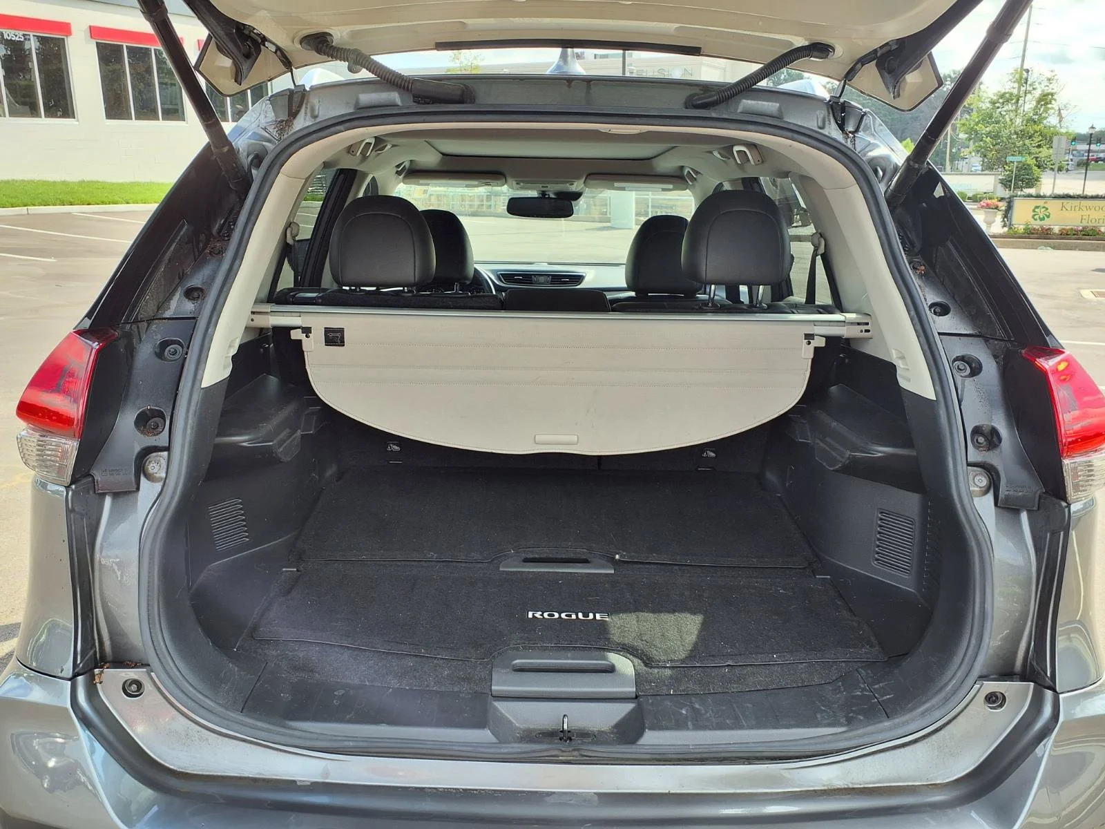 Used 2019 Gun Metallic Nissan SL image 24