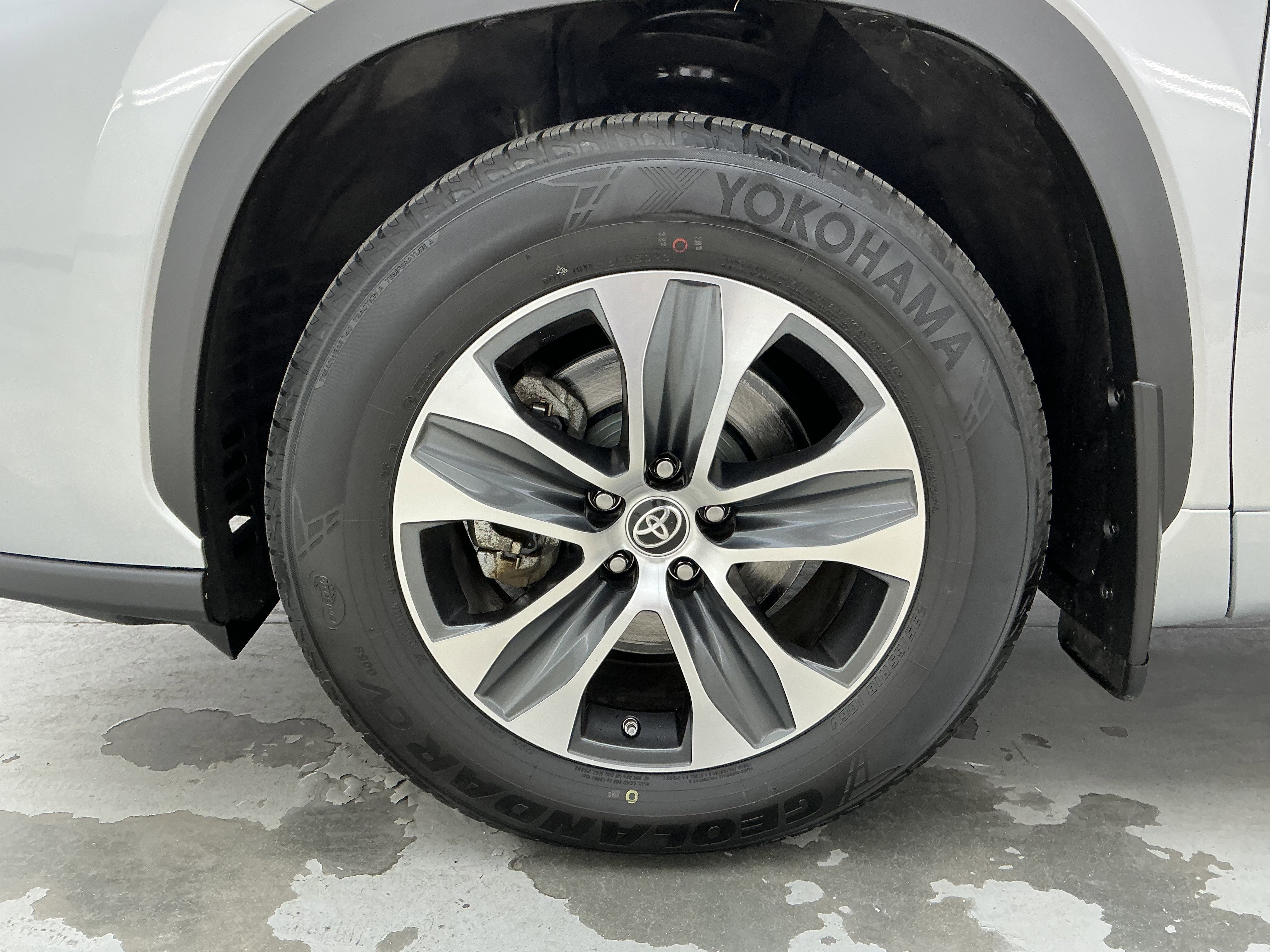 2022 Toyota Highlander XLE - Photo 18