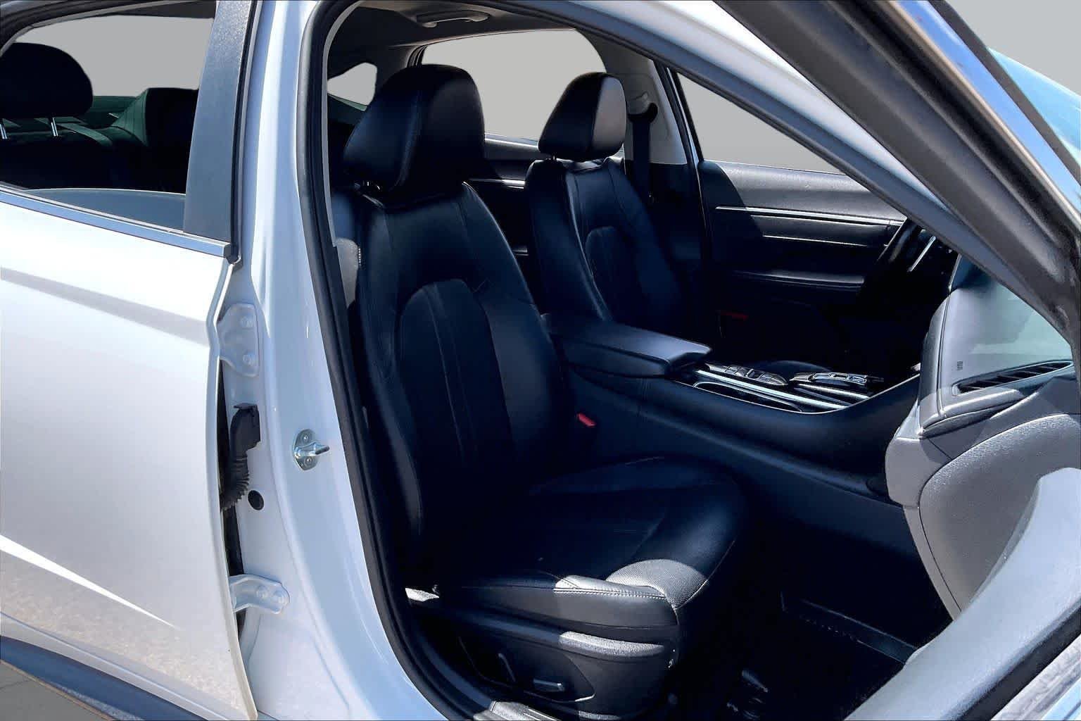 Used 2021 Quartz White Hyundai Limited image 9