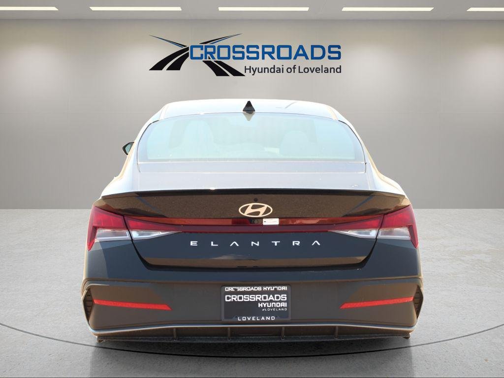 2025 Hyundai Elantra SEL - Photo 4