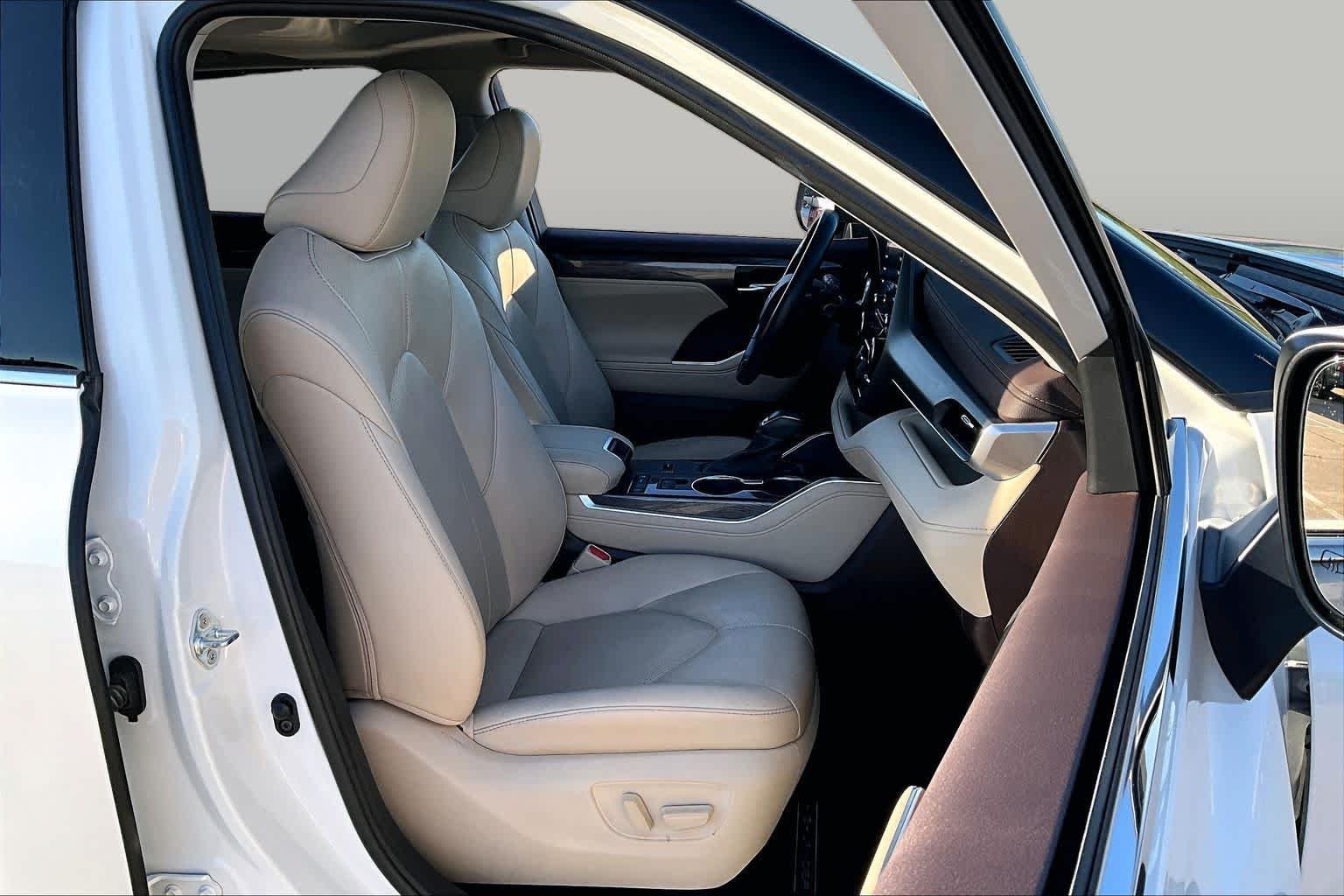 Used 2021 Blizzard Pearl Toyota Limited image 9