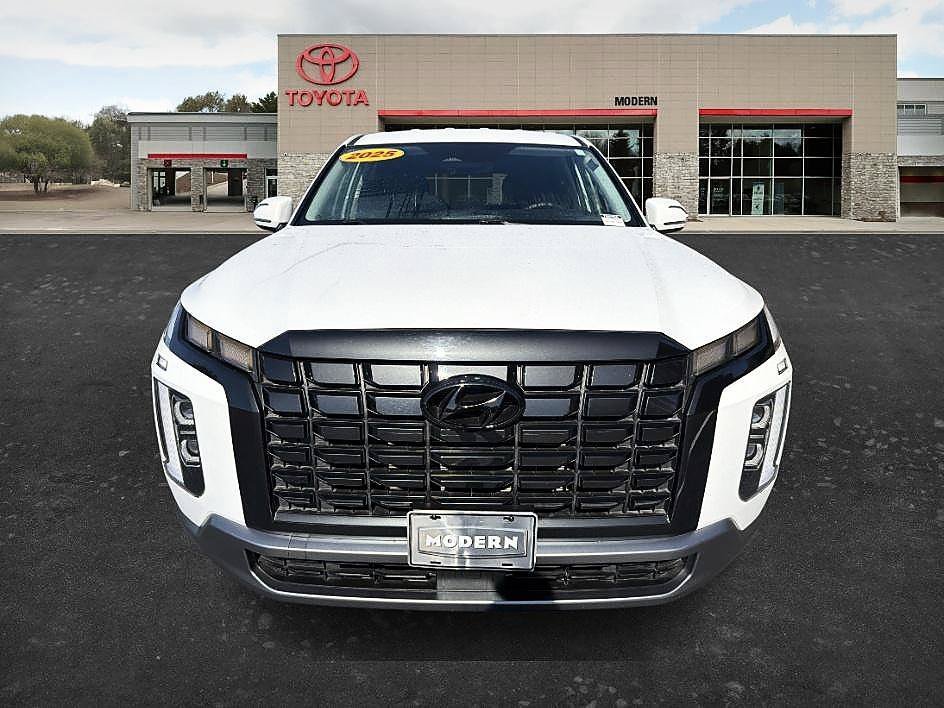 Used 2025 Hyper White Hyundai SE image 2
