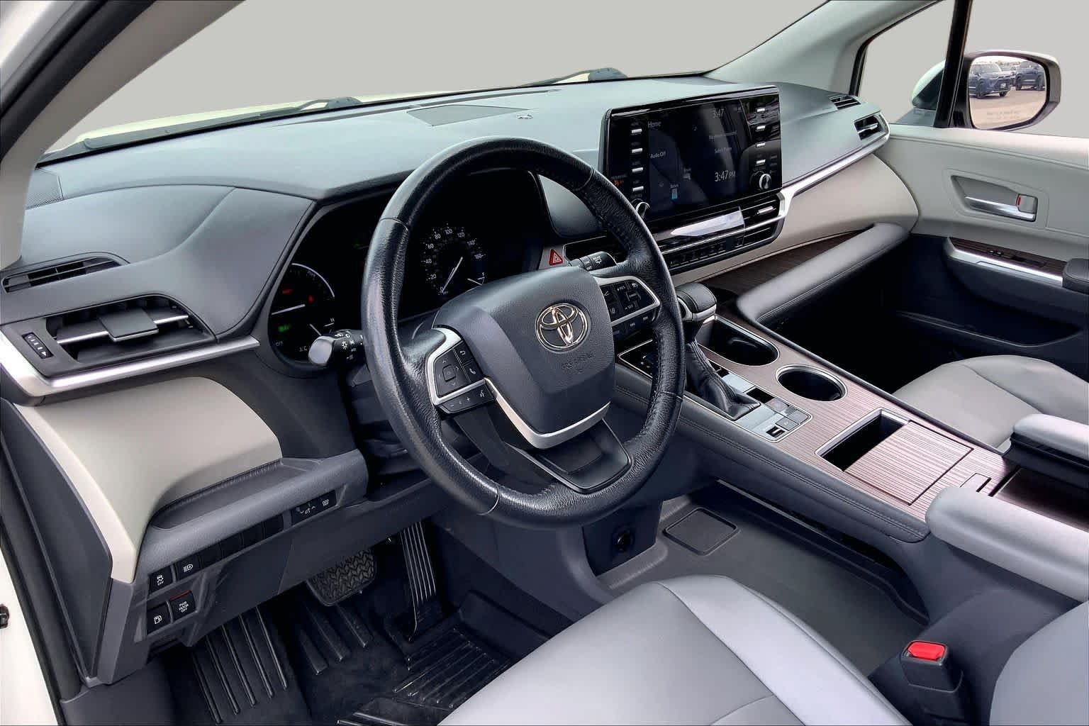 Used 2021 Blizzard Pearl Toyota XLE image 17