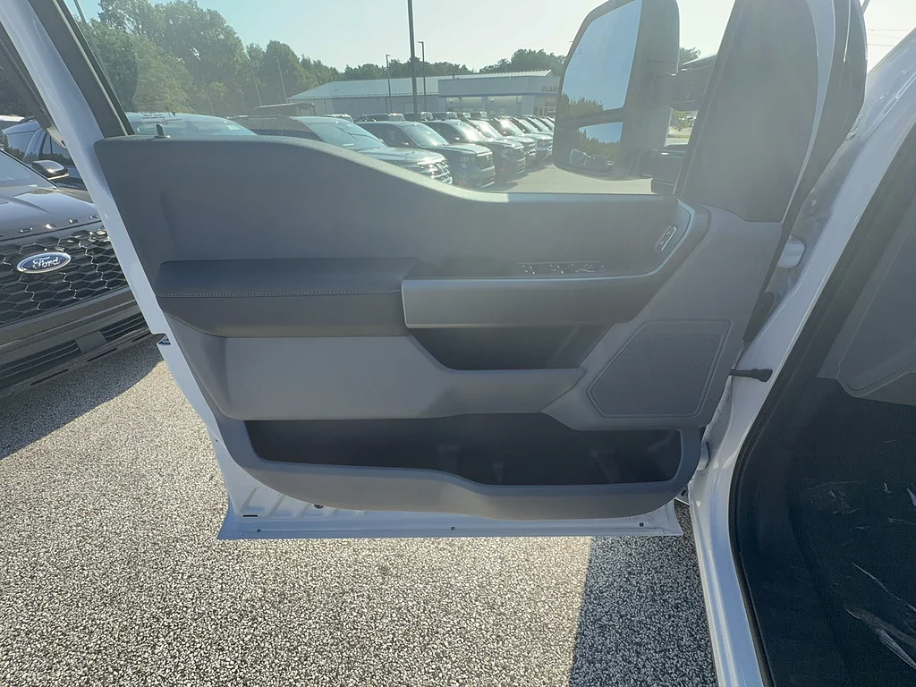 New 2026 Oxford White Ford XL image 10