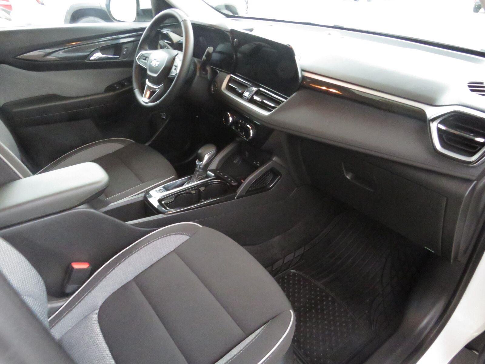 Used 2024 Summit White Chevrolet LT image 25