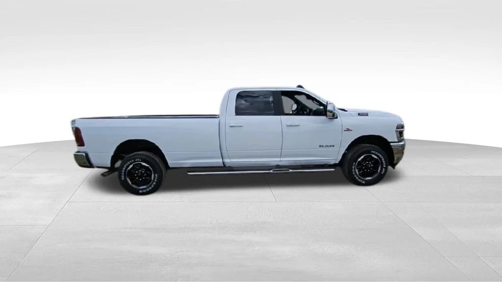 2026 RAM 3500 Laramie - Photo 9