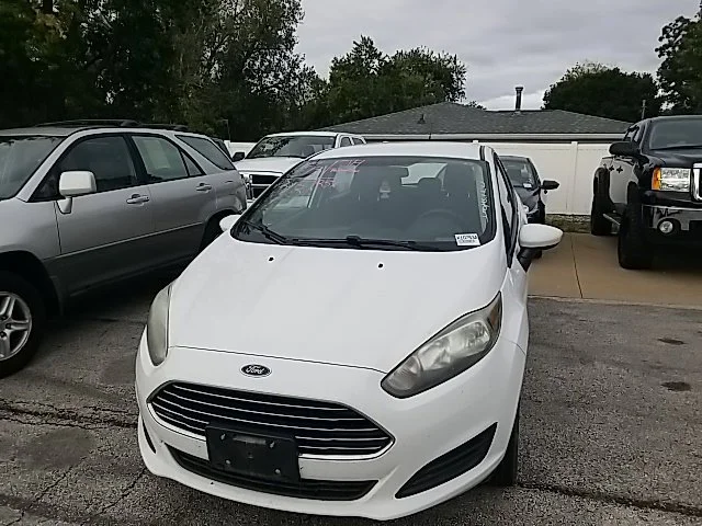 Used 2019 White Ford SE image 12