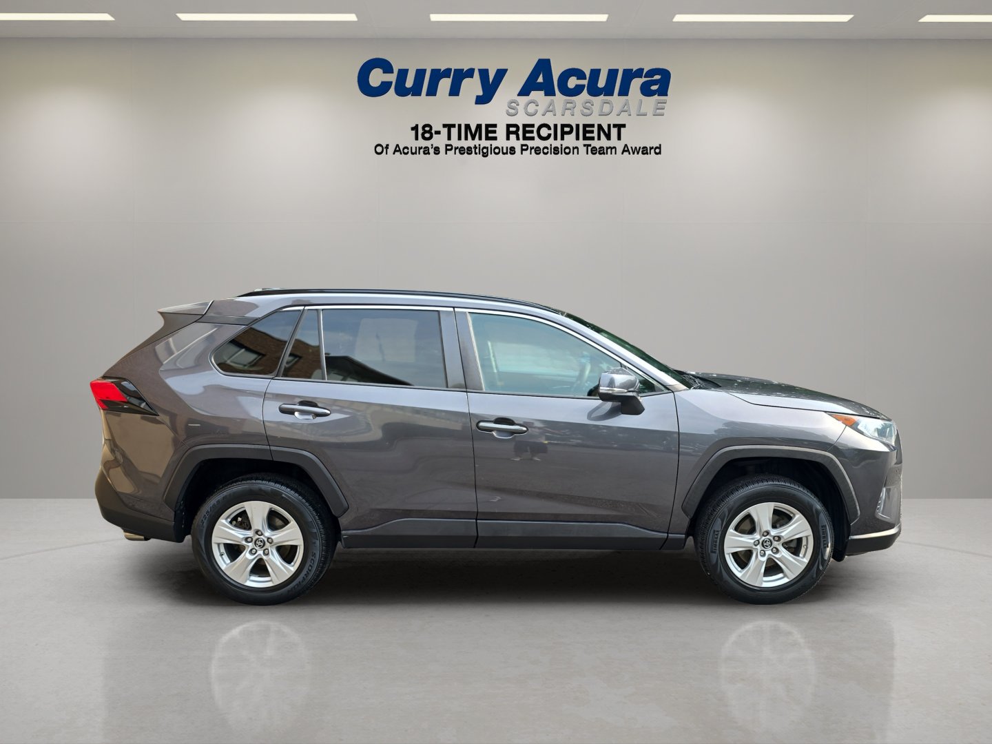 Used 2019 Gray Toyota XLE AWD image 6