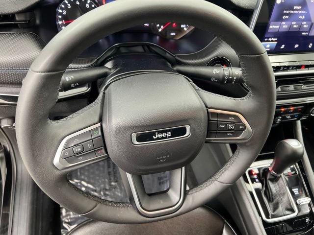 Used 2025 Black Jeep Latitude image 20