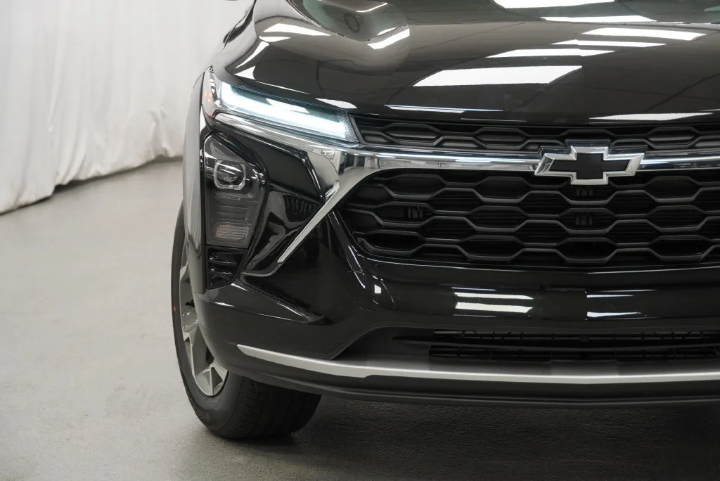 New 2026 Mosaic Black Metallic Chevrolet LT image 32