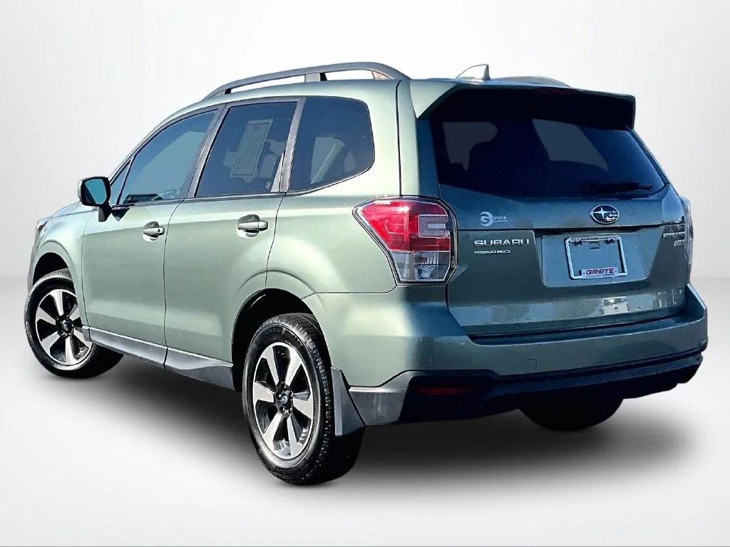 Used 2017 Green Subaru 2.5i Premium image 12