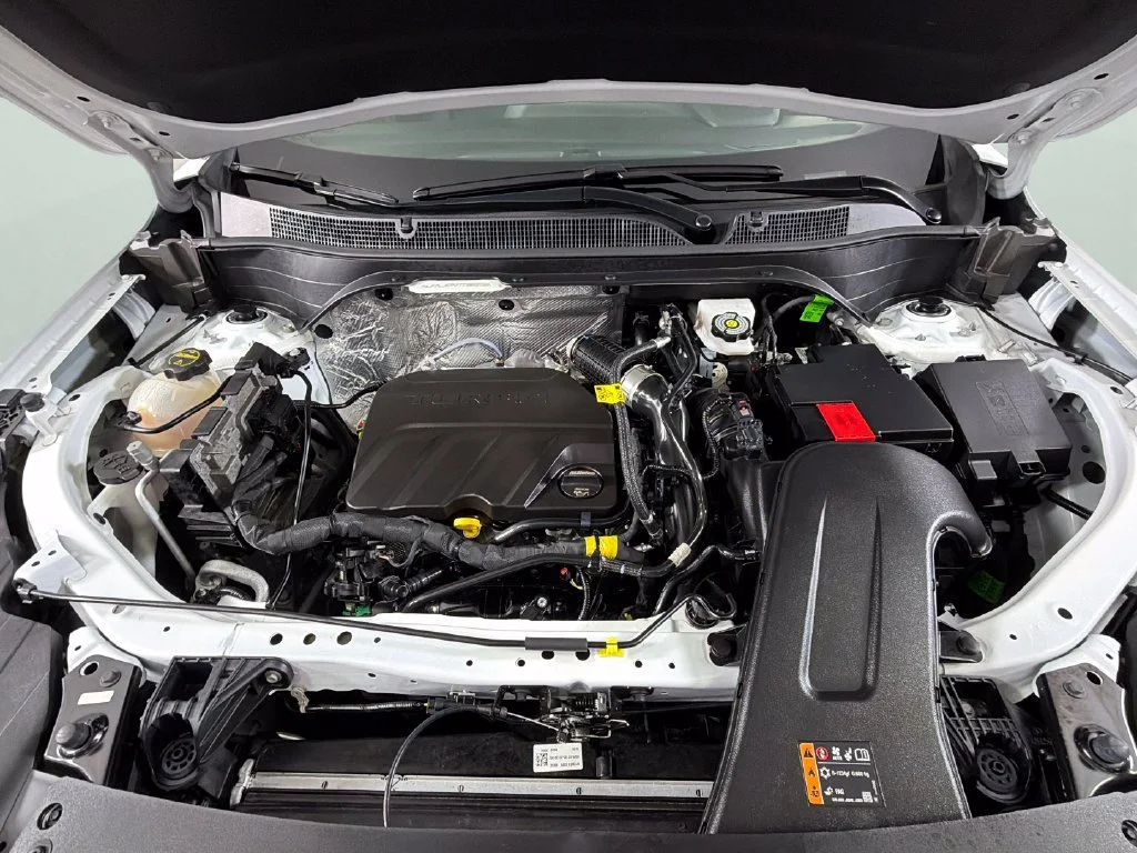 Used 2026 Summit White Chevrolet 2RS image 40