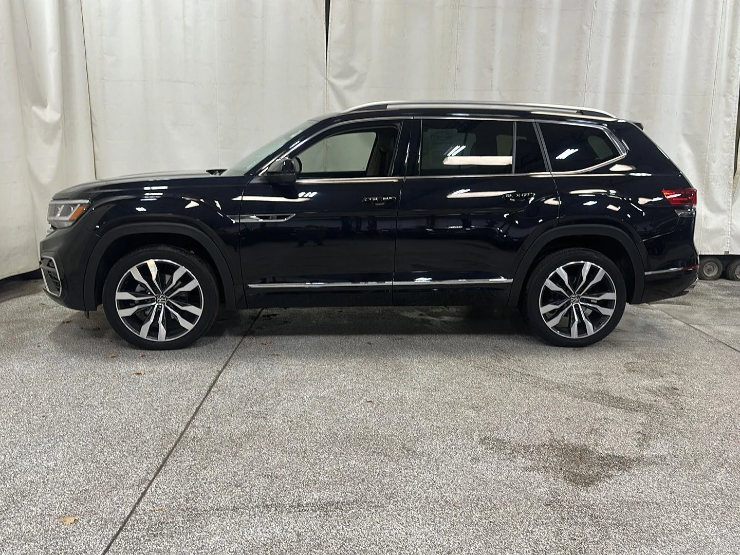 Used 2021 Volkswagen Atlas SEL Premium R-Line with VIN 1V2FR2CA5MC587136 for sale in Waconia, Minnesota