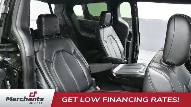 Used 2025 Black Chrysler Select image 18