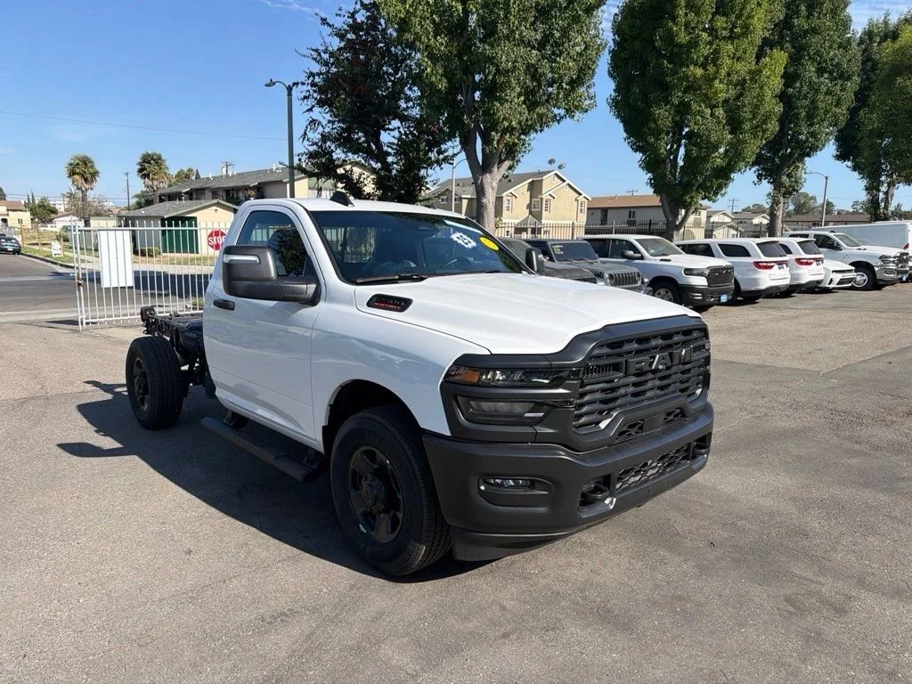 New 2025 Bright White Clear-Coat Exterior Paint RAM Tradesman image 7