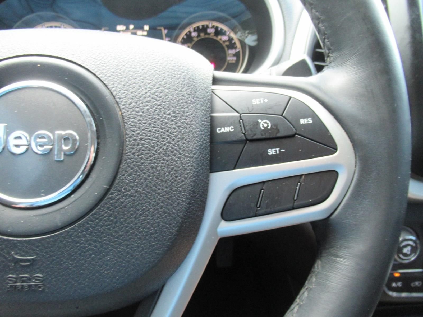 Used 2018 White Jeep Latitude Plus image 26