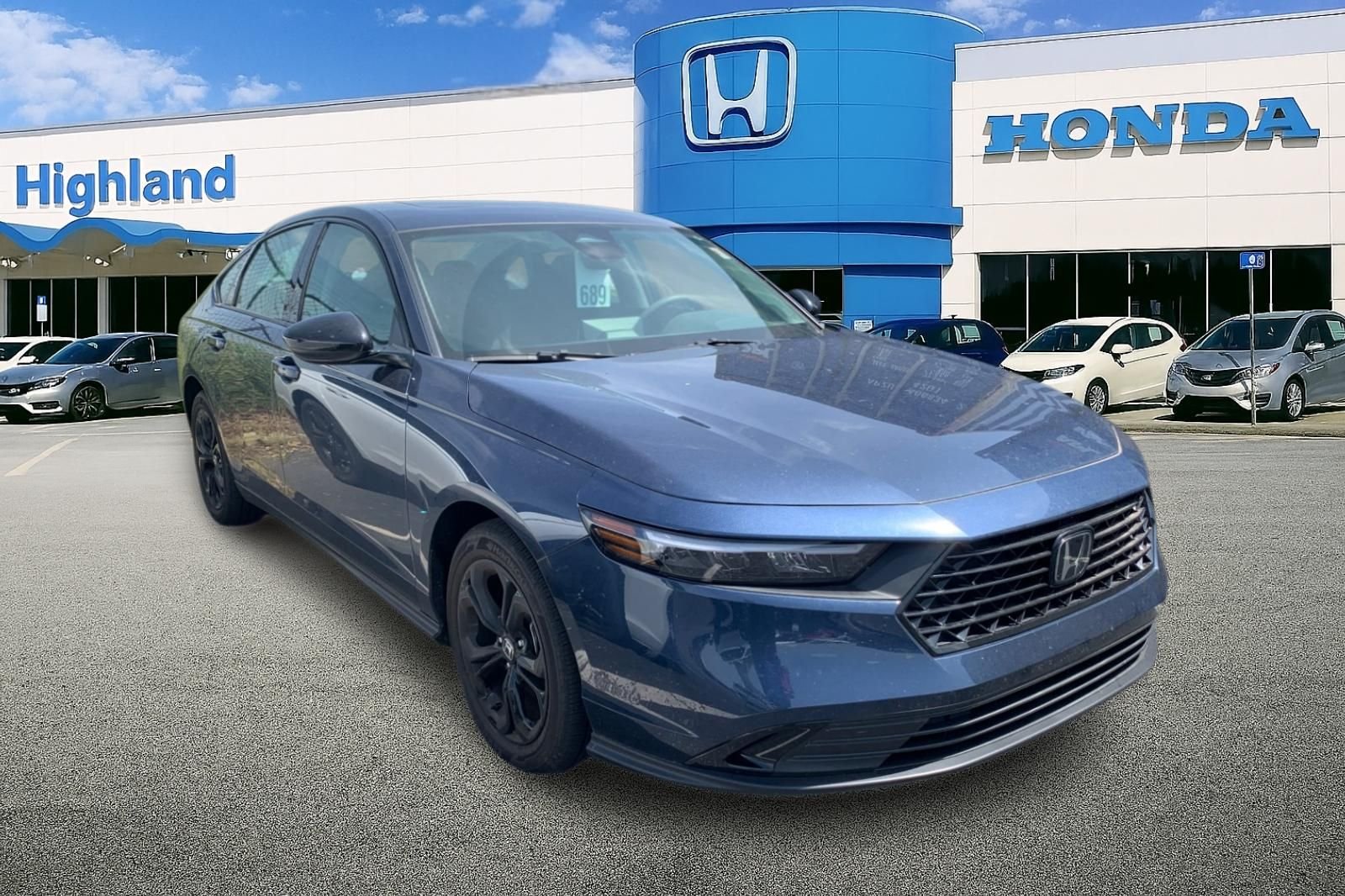 Certified Used 2025 Blue Honda SE image 4