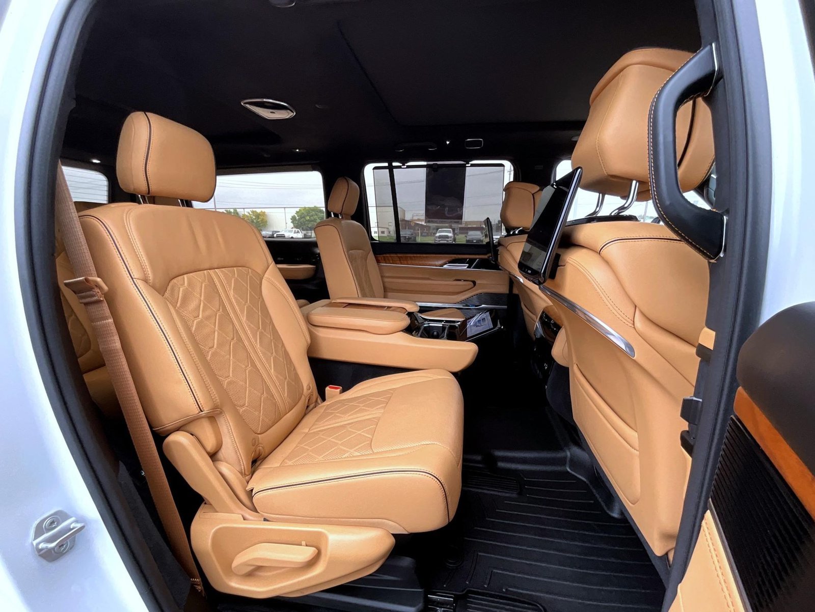 Used 2023 White Jeep Series III image 18