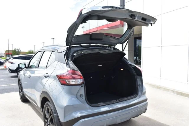 Used 2023 Gray Nissan SR image 16