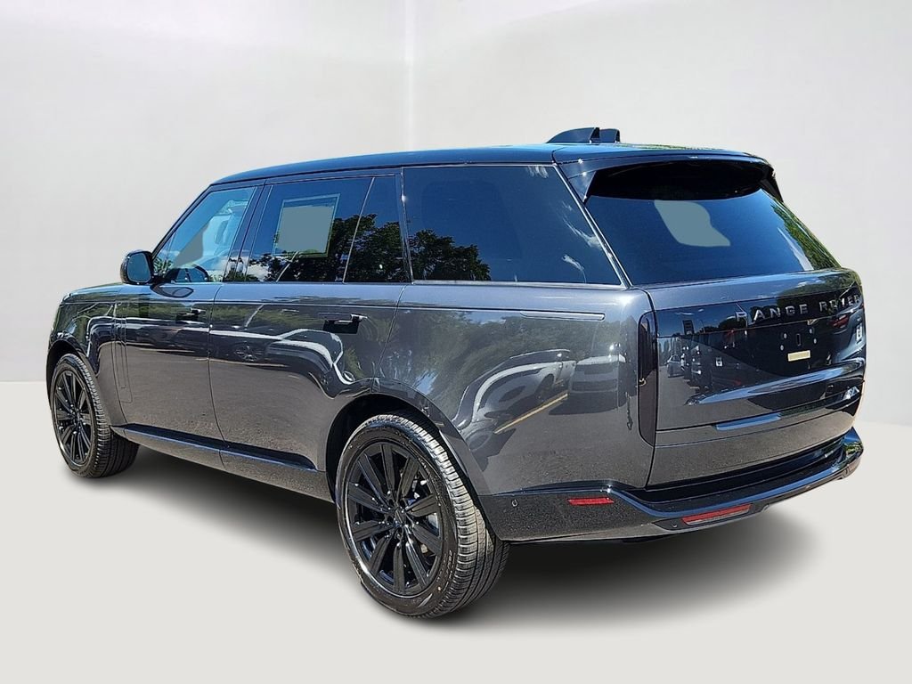 New 2026 Carpathian Grey Land Rover SE image 4