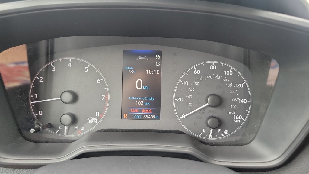 Used 2025 White Toyota LE image 22