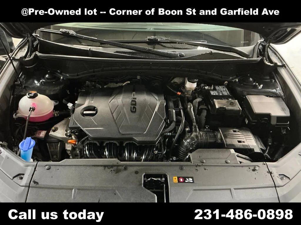 Used 2023 Black Hyundai SEL image 16