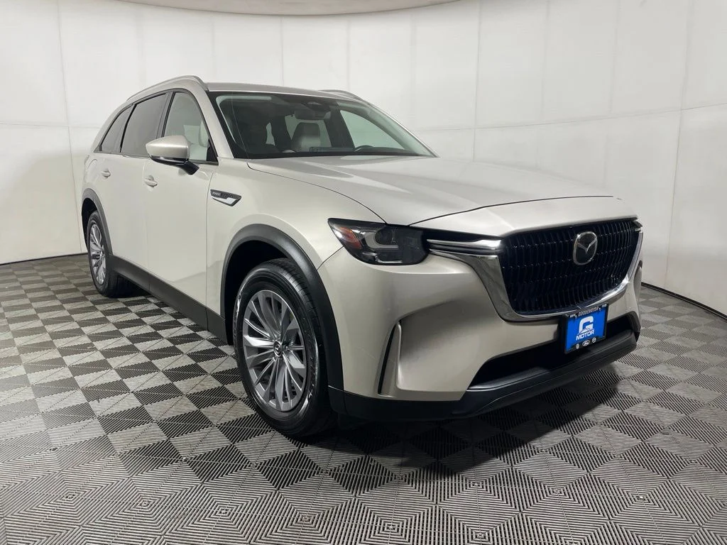 Used 2024 Silver Mazda Preferred image 2
