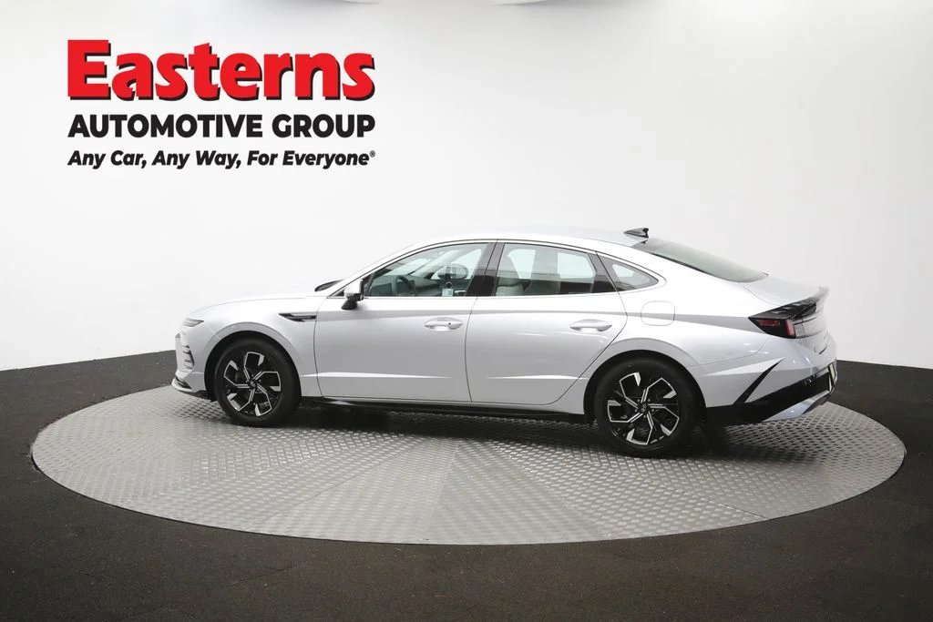 Used 2025 Silver Hyundai SEL image 62