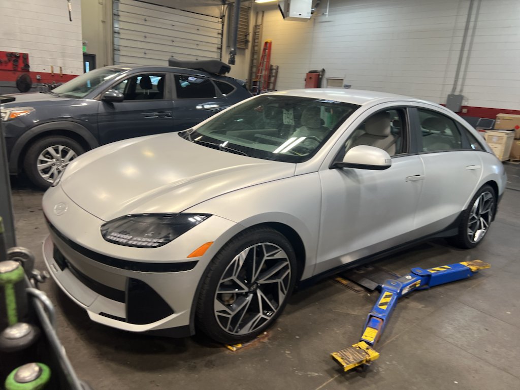 Used 2023 Gravity Gold Matte Hyundai SEL image 1