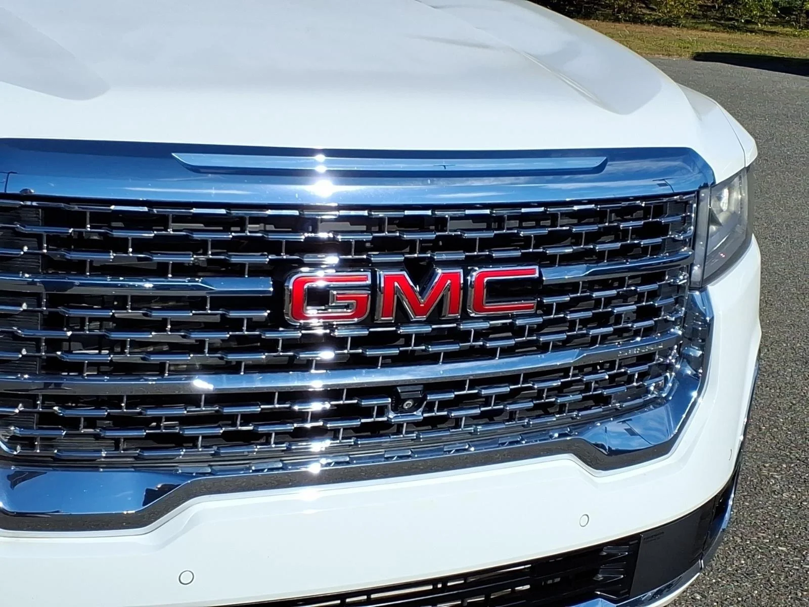 Used 2023 Summit White GMC Denali image 15