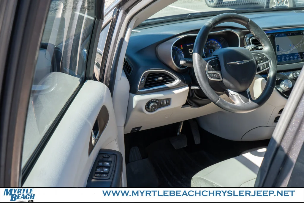Used 2018 Granite Crystal Metallic Clearcoat Chrysler Touring L Plus image 17
