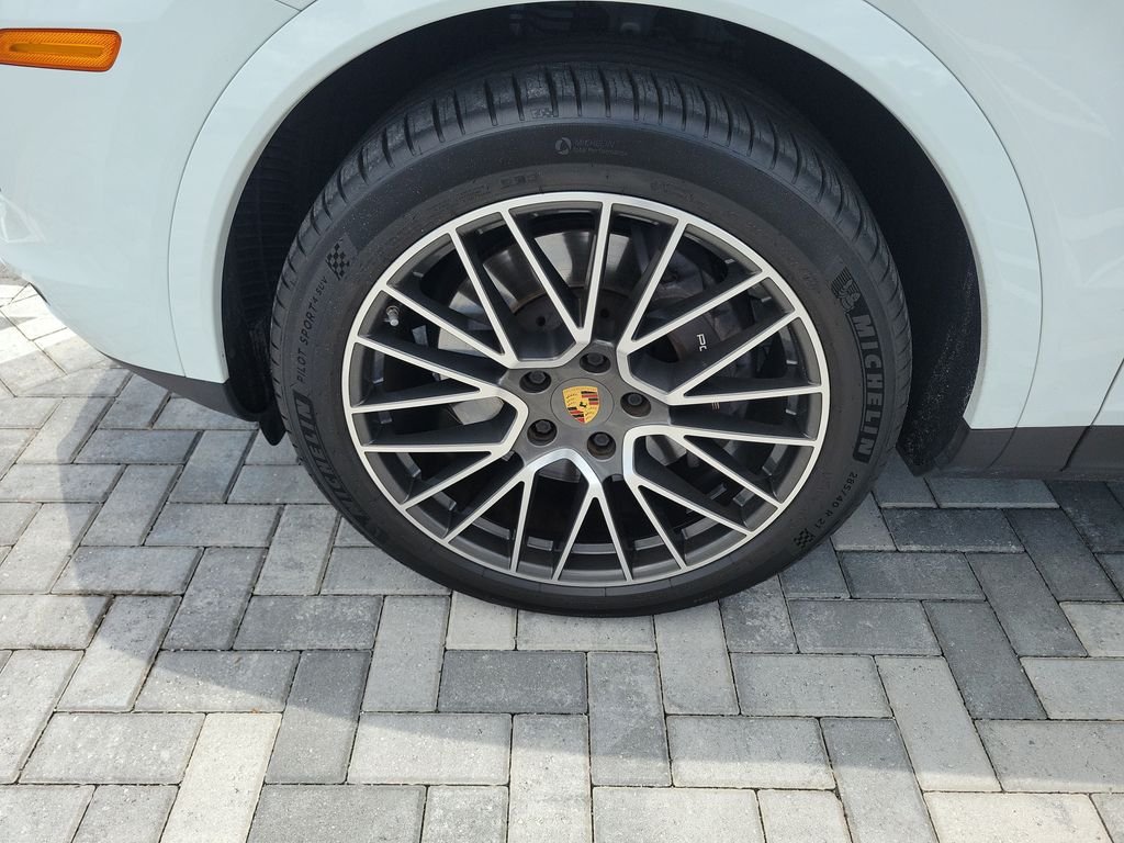Used 2022 White Porsche Base image 13