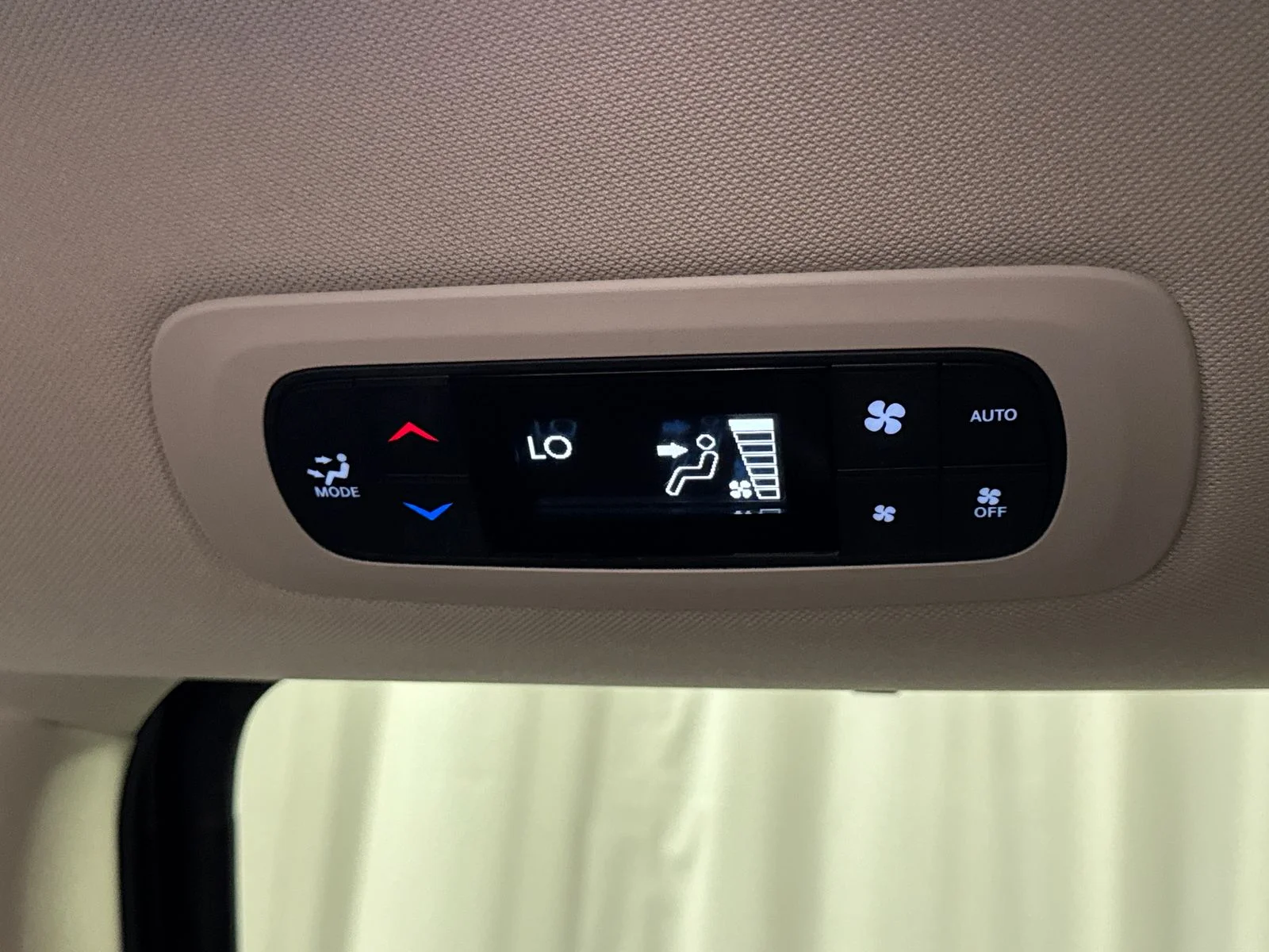 Used 2023 Brilliant Black Crystal Pearlcoat Chrysler Touring L image 26