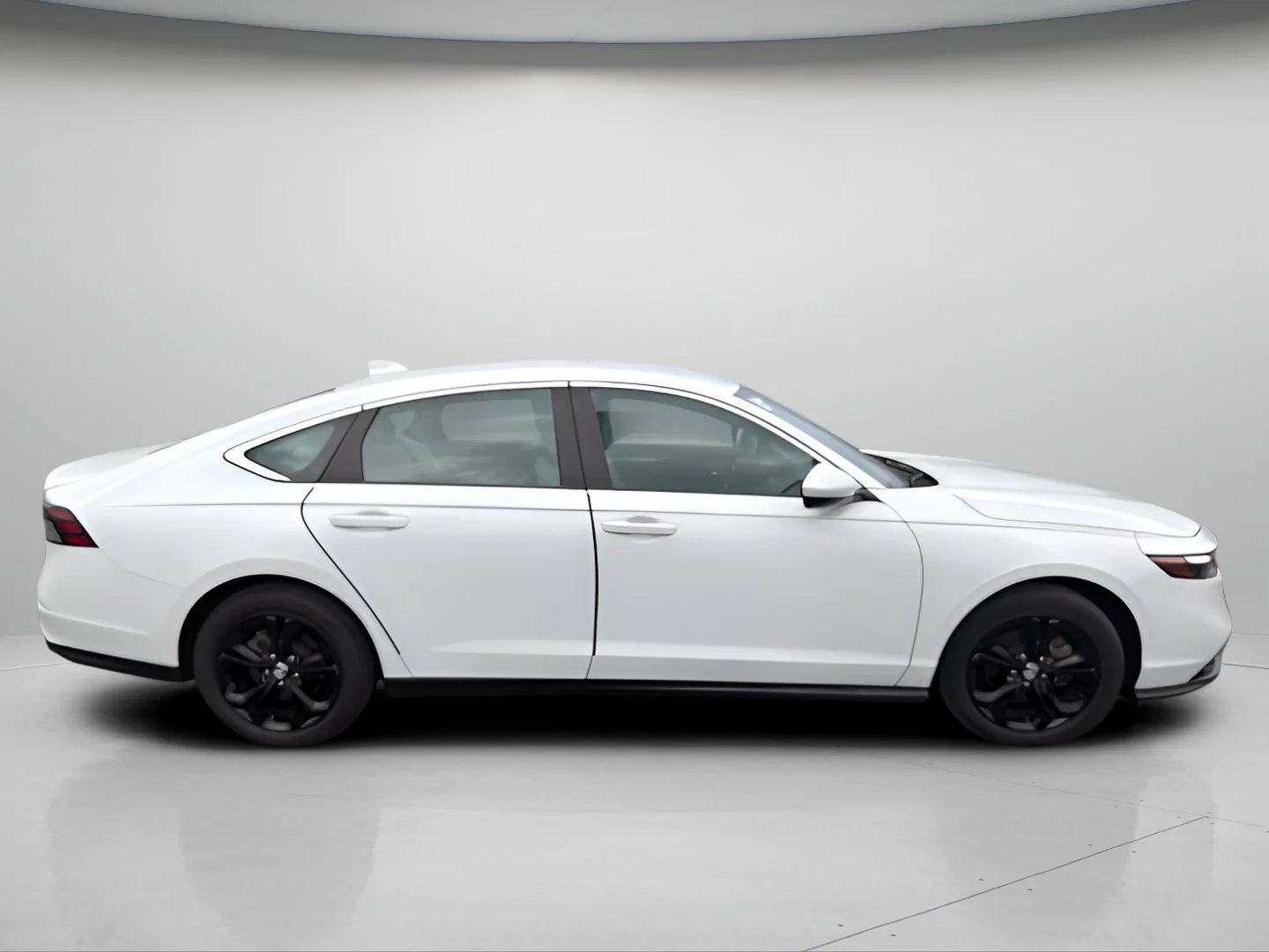 Used 2023 Platinum White Pearl Honda LX image 5