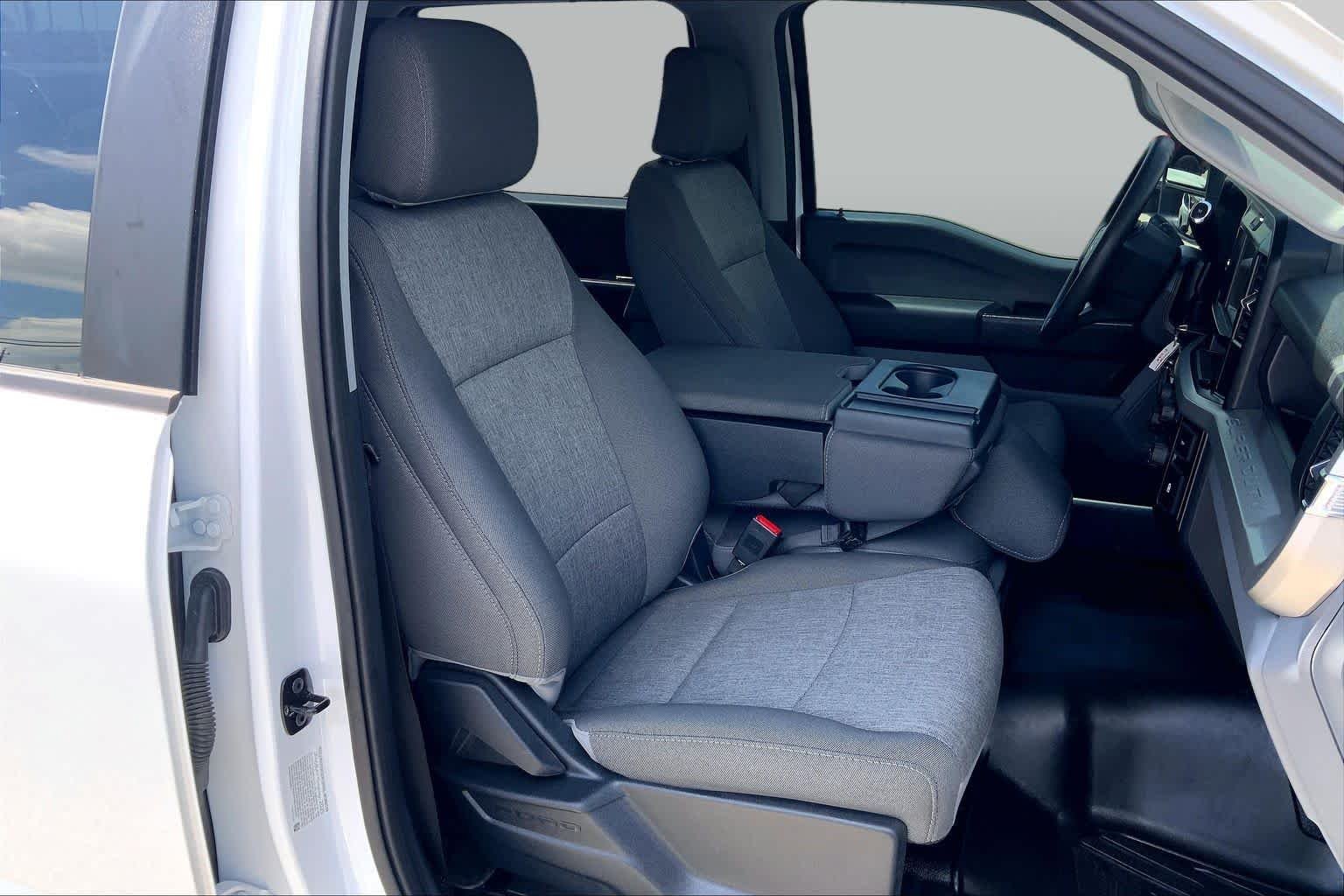 Used 2025 Oxford White Ford F-250 Pickup XL image 7